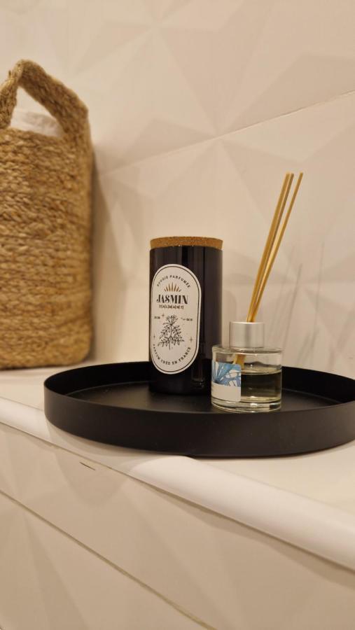 5mn Perfumeries & Old Town, Free Small Parking Apartment *