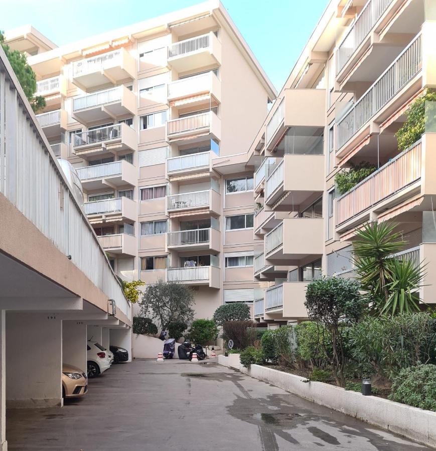 5mn Perfumeries & Old Town, Free Small Parking Apartment *